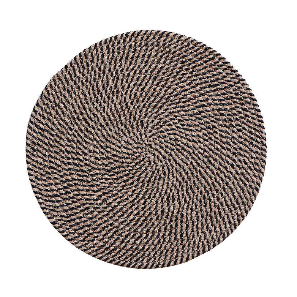 Round carpet made of braided jute with spiral structure and flat weaving