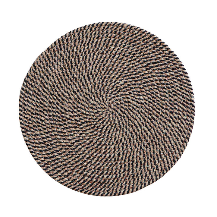 Round carpet made of braided jute with spiral structure and flat weaving