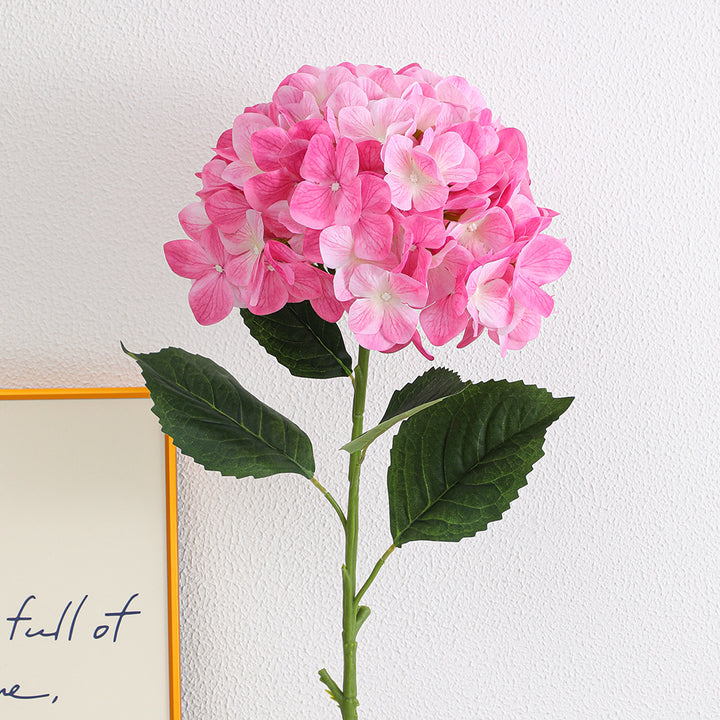 Artificial hydrangea bouquet with detail-loving flowers