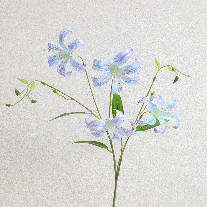 Artificial lily bouquet with detail-loving flowers