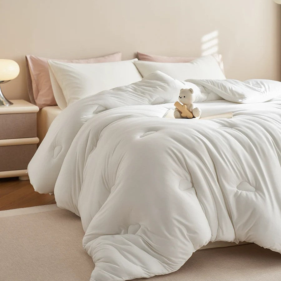 Decorative Lush Comforter Set Avarnia