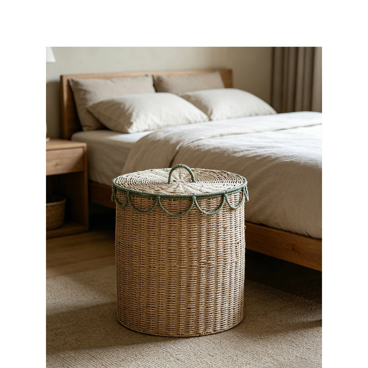 Natural storage basket with lid
