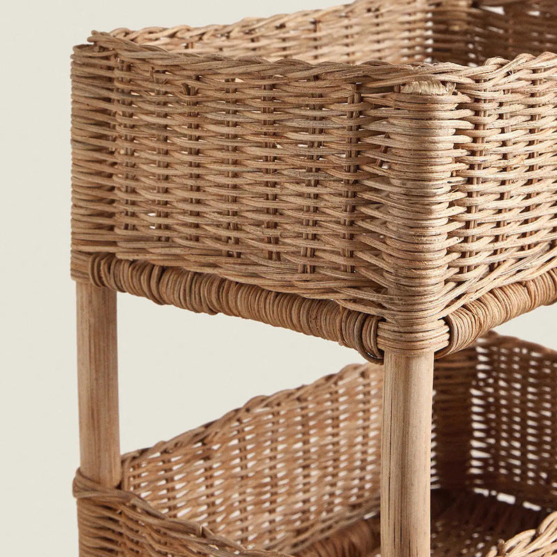 Basket shelf with practical storage space