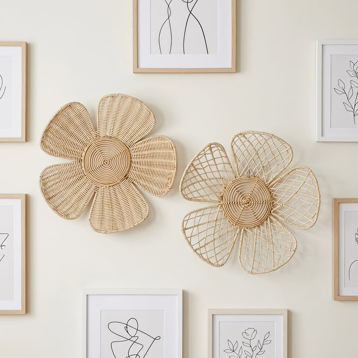 Wall decoration made of braided material