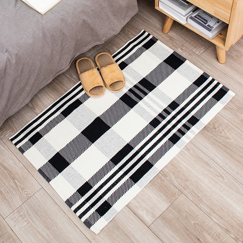 Woven cotton blend bath mat in buffalo check with flat weave structure