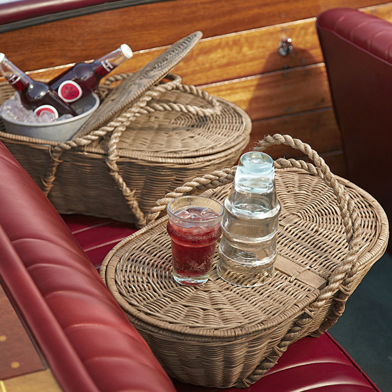 Practical storage basket with lid made of woven natural material