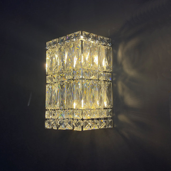 Glamorous wall lamp