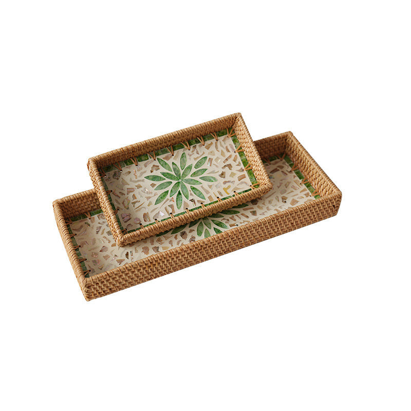 Elegant serving platter made of natural materials