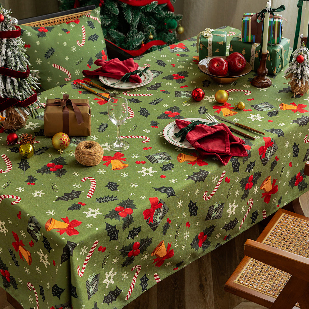 Christmas tablecloth made of cotton blend fabric with water-repellent surface and festive pattern