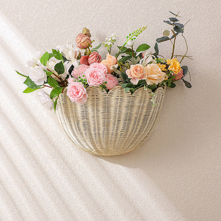 Wall basket in elegant shell design