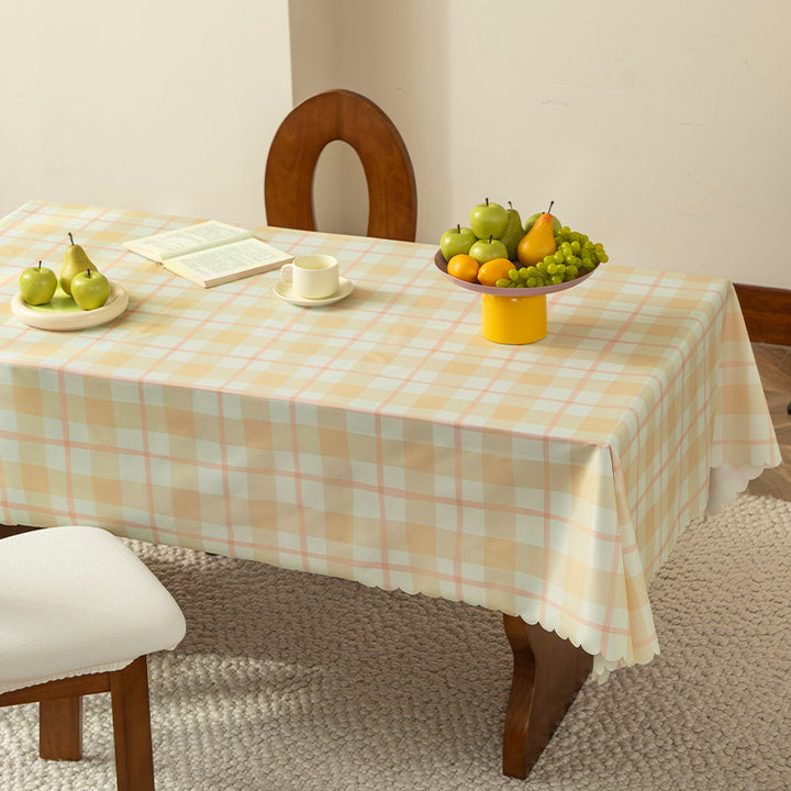Washable checkered tablecloth with curved hem and water-repellent coating