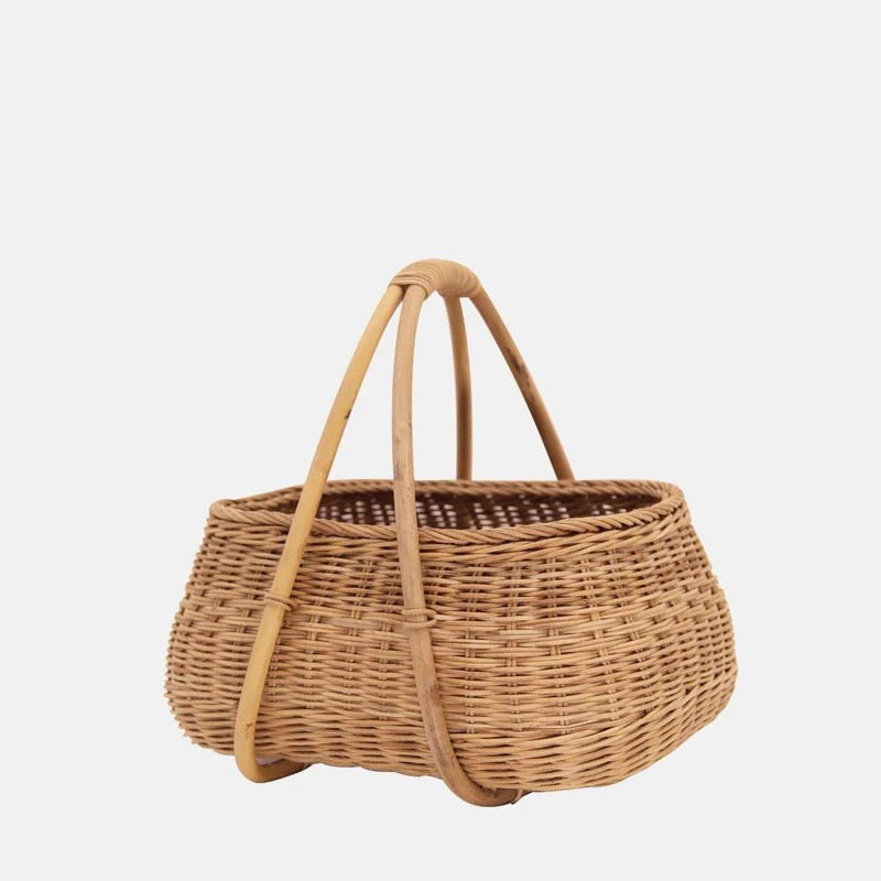 Handmade basket with ergonomic handle