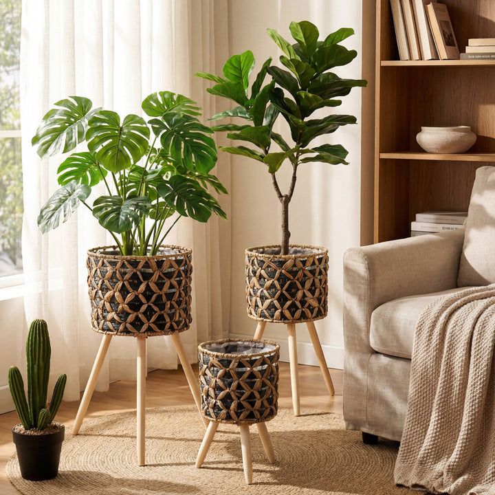 Plant stand made of braided material