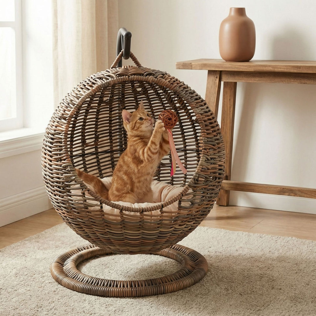 Hanging basket with comfortable padding