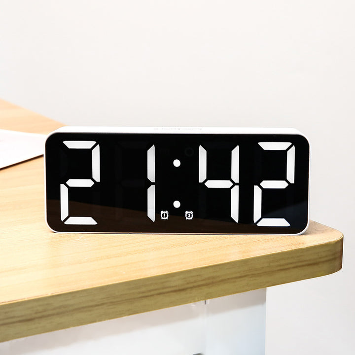 Stylish table clock