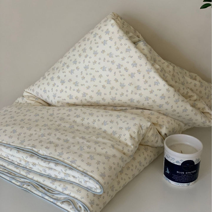 Decorative Floral Pattern Reversible Quilted Blanket Avarnia