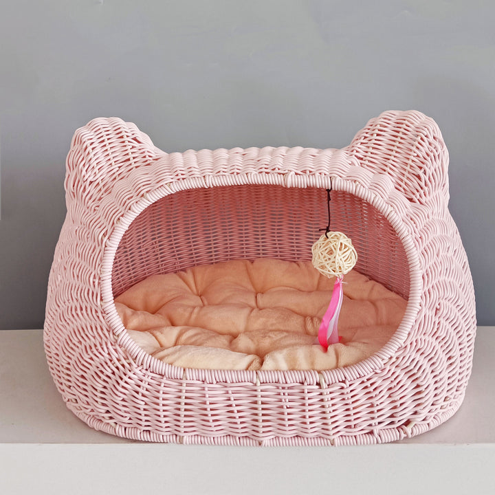 Cozy cat basket with ear design