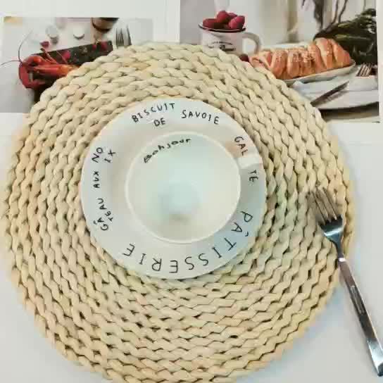 Round Coaster Made of Natural Fiber