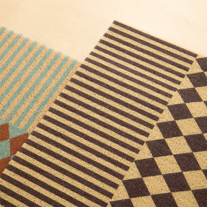 Non-slip coconut doormat with striped and diamond pattern