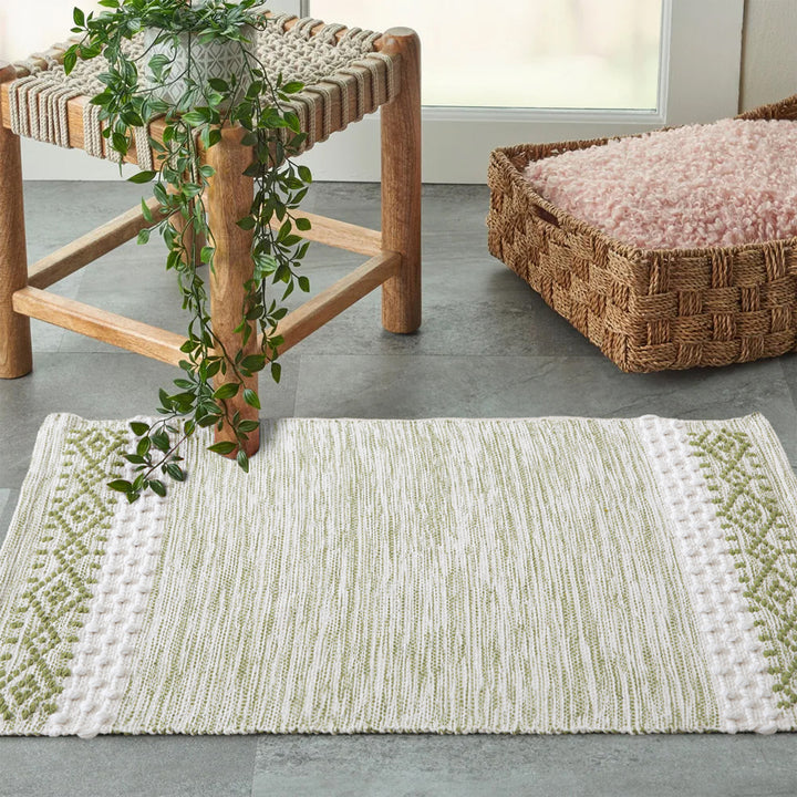 Woven runner with striped pattern, tassels and flat cotton structure