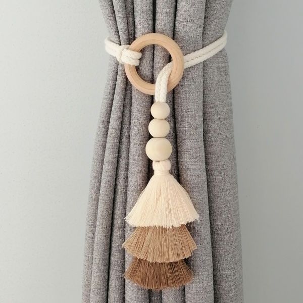 Decorative curtain holder with tassels