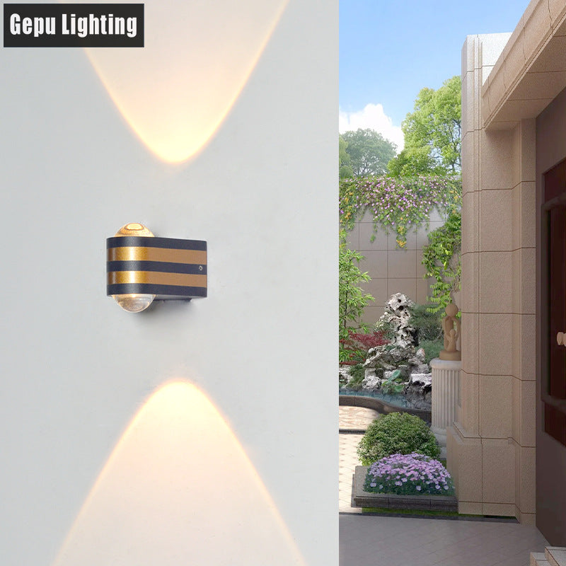 Modern outdoor half-moon wall lamp