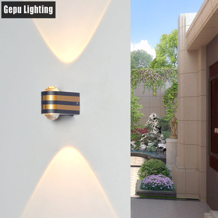 Modern outdoor half-moon wall lamp