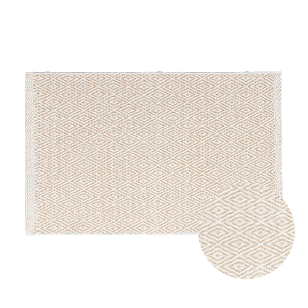 Modern runner made of handwoven cotton with geometric diamond pattern