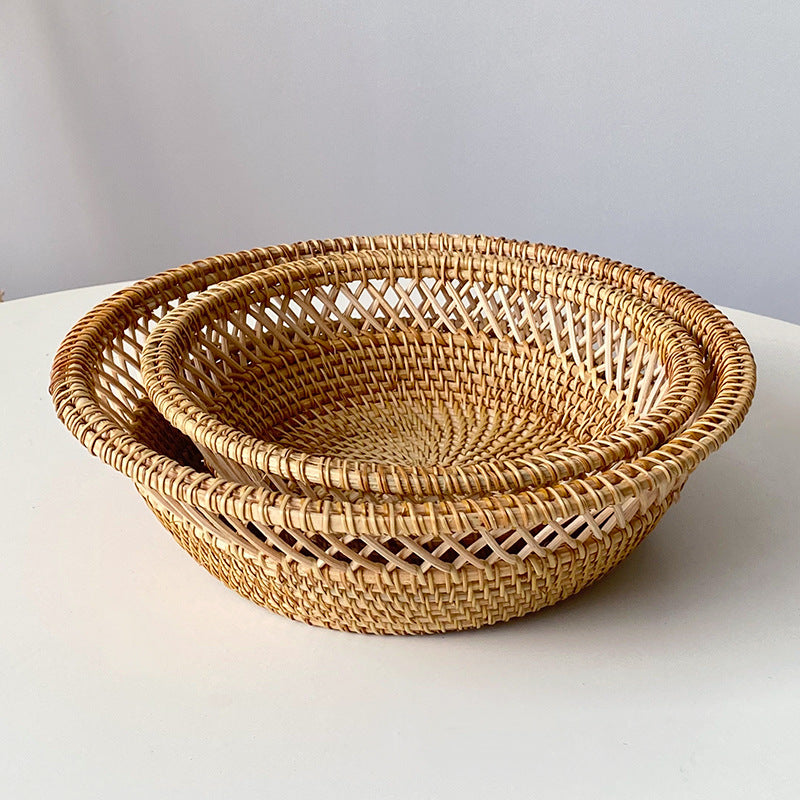 Round braided decoration basket