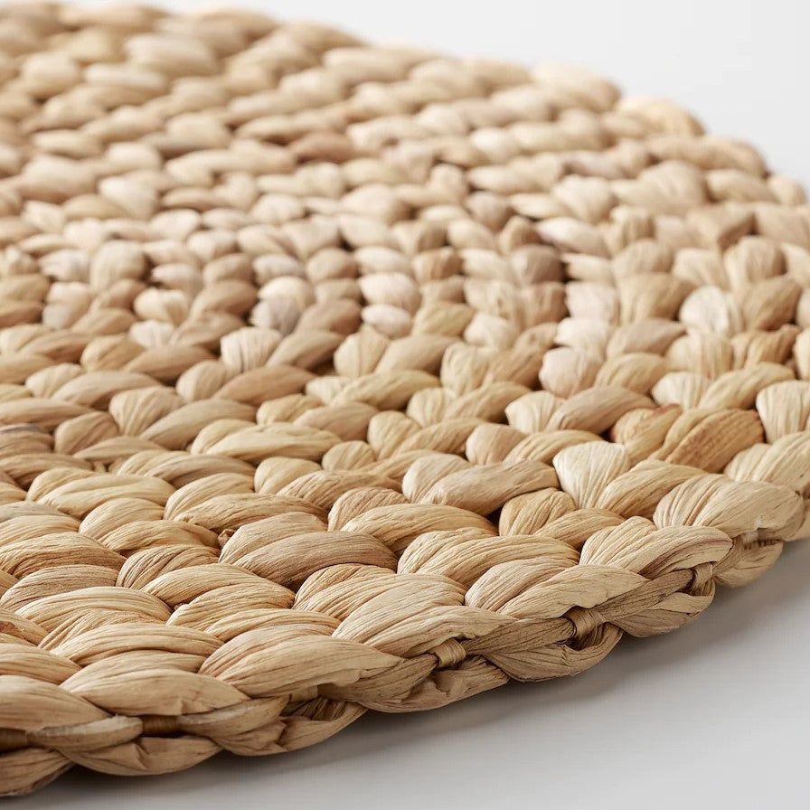 Stylish table mat made of handcrafted natural material