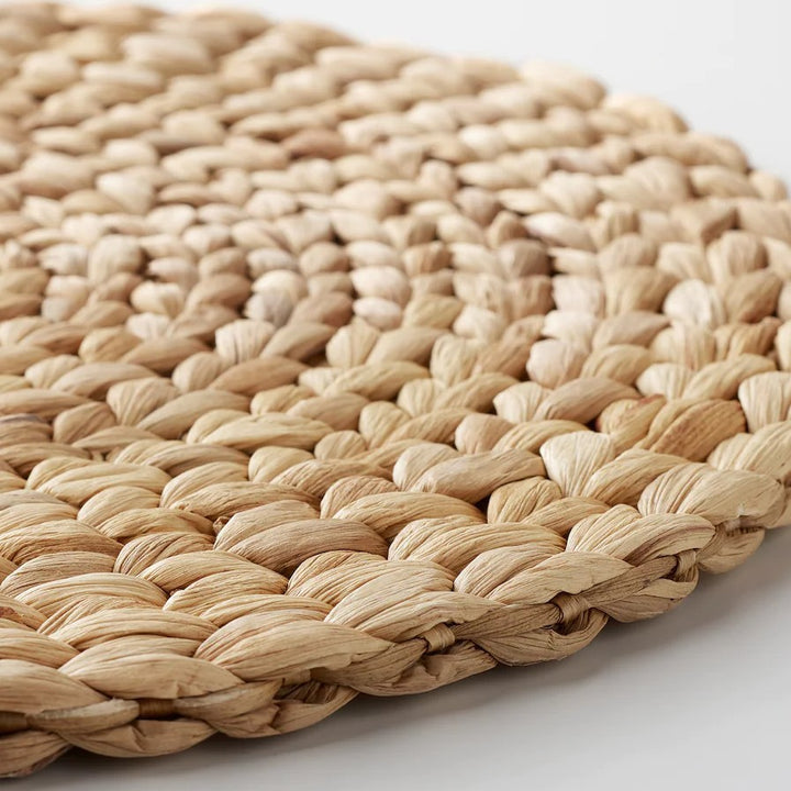 Stylish table mat made of handcrafted natural material