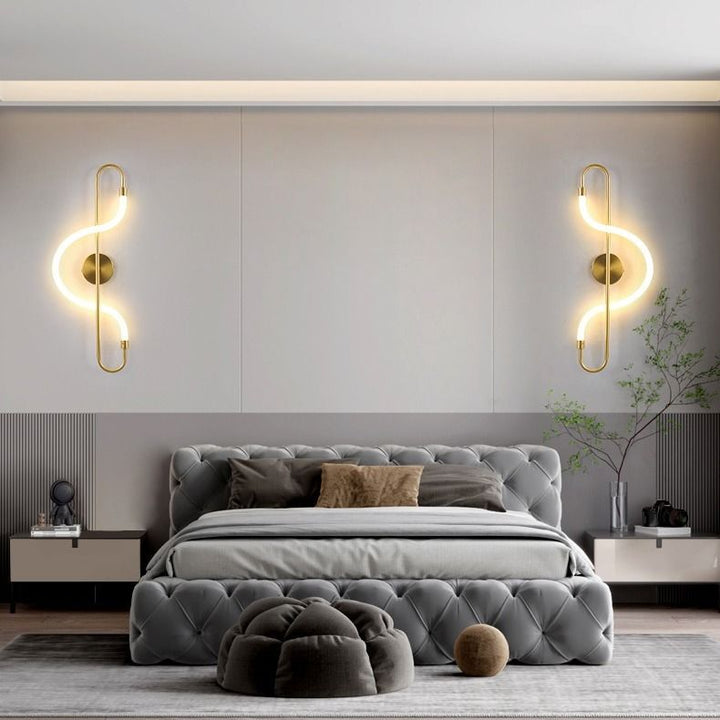 Contemporary wall lamp