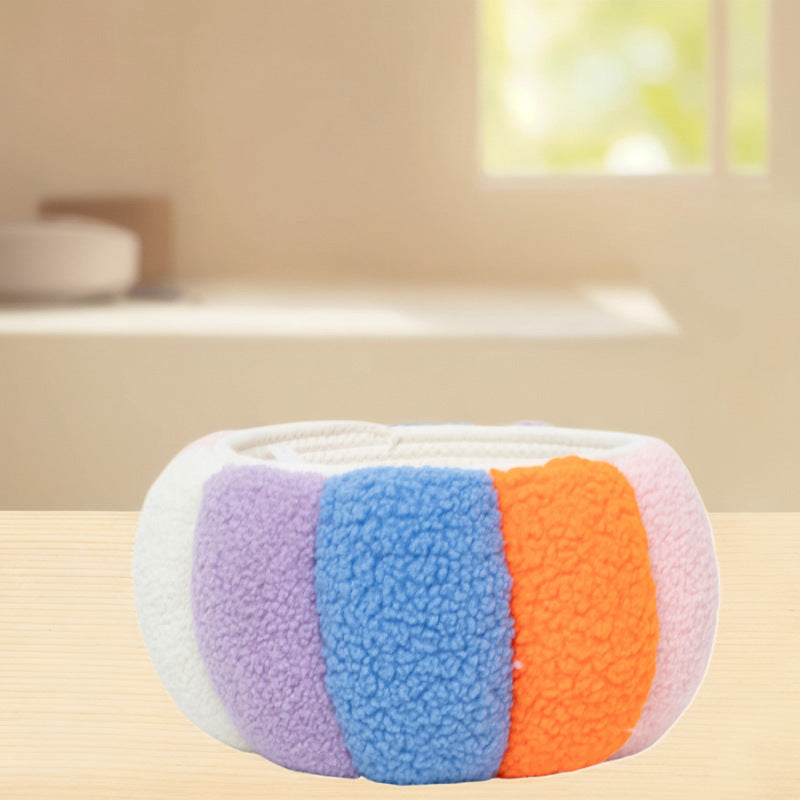 Cozy storage basket made of soft fleece
