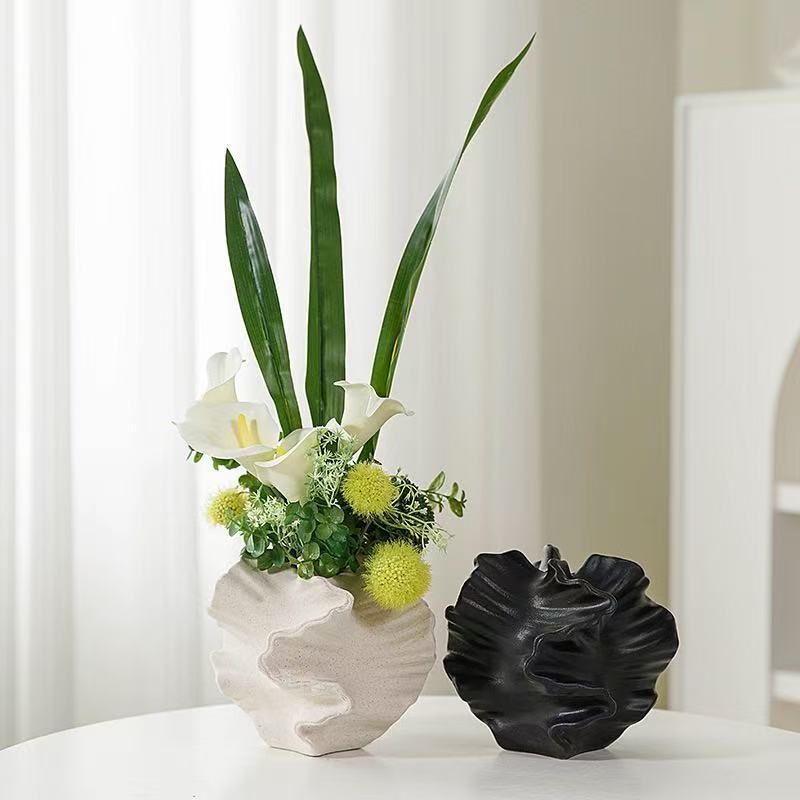 Elegant and modern decorative bowl