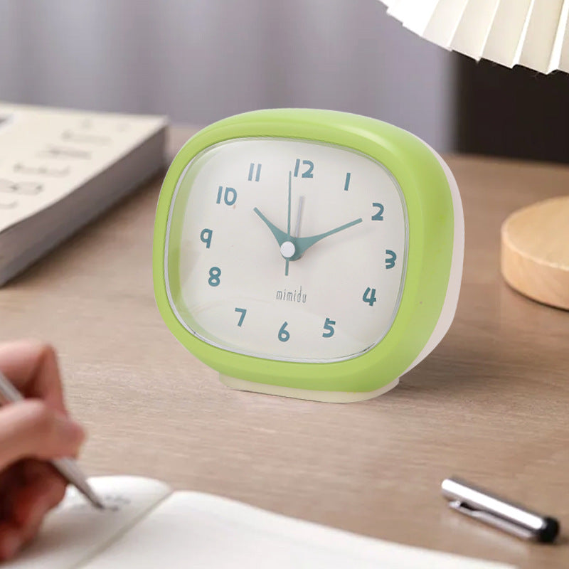 Table Clock in Modern Retro Design