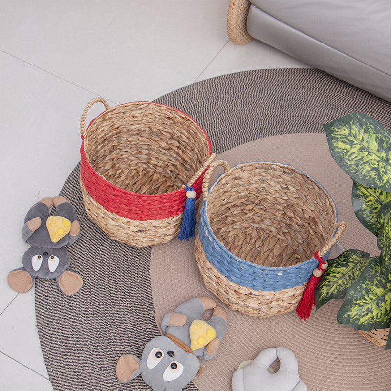 Basket with drawstring and tassel