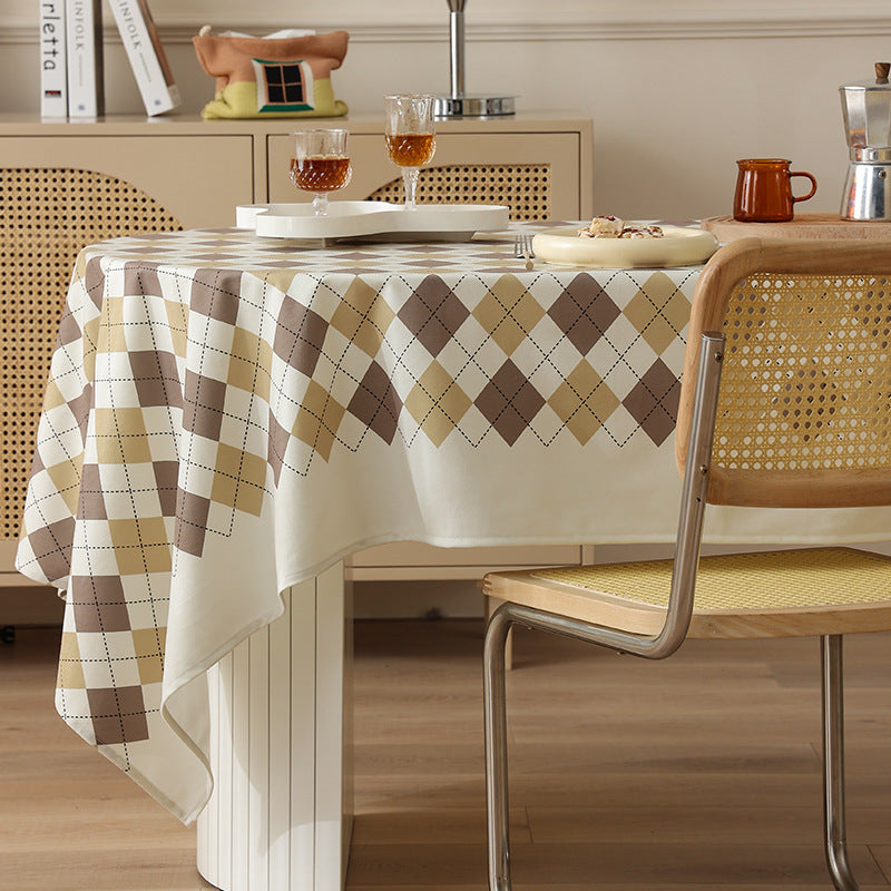 Diamond tablecloth made of easy-care cotton-polyester blend with decorative checkered pattern
