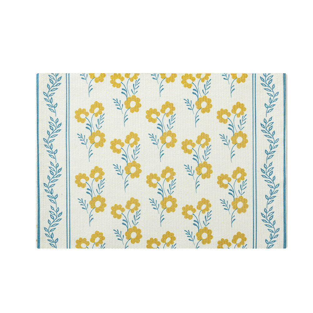 Floral woven bath mat with jacquard structure, absorbent cotton surface and non-slip underside