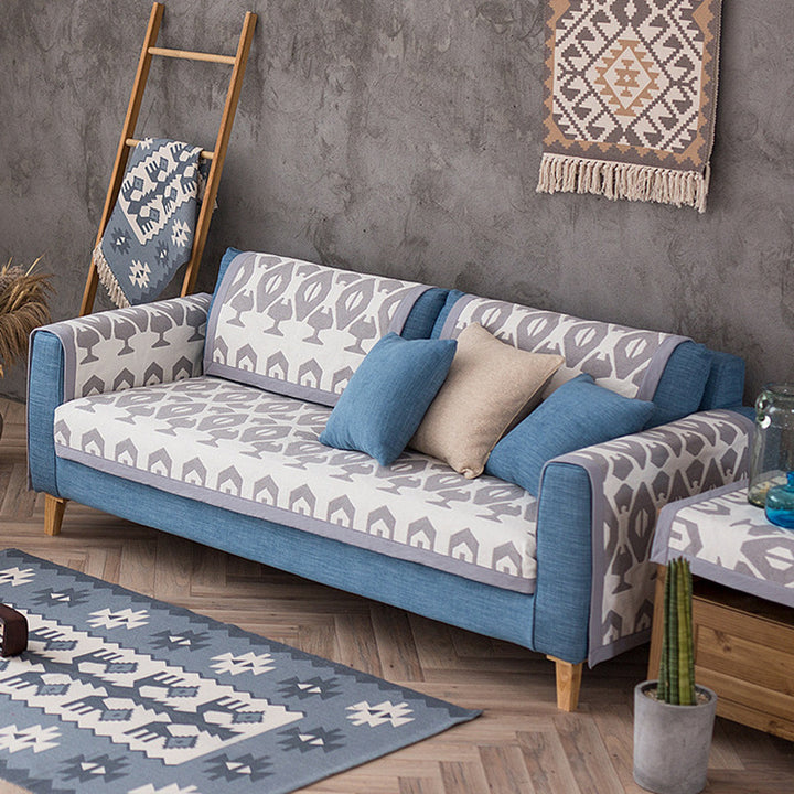 Universal sofa protective cover for three-seater with leaf print, non-slip underside and separate armrest covers