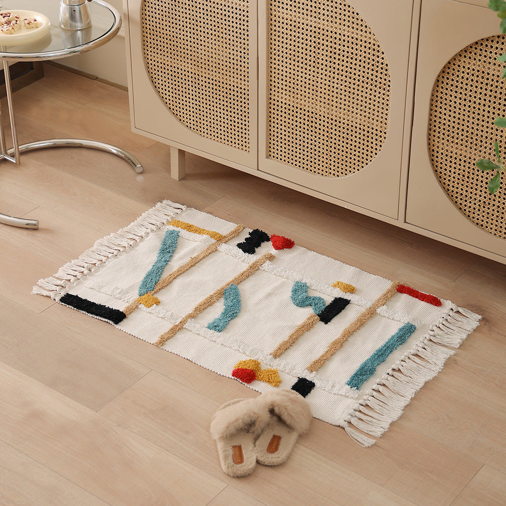 Woven rug in Boho-minimalist style with contrasted tufting and cotton fringes