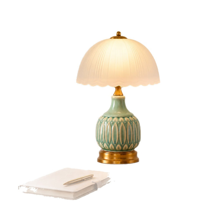 Elegant decorative table lamp