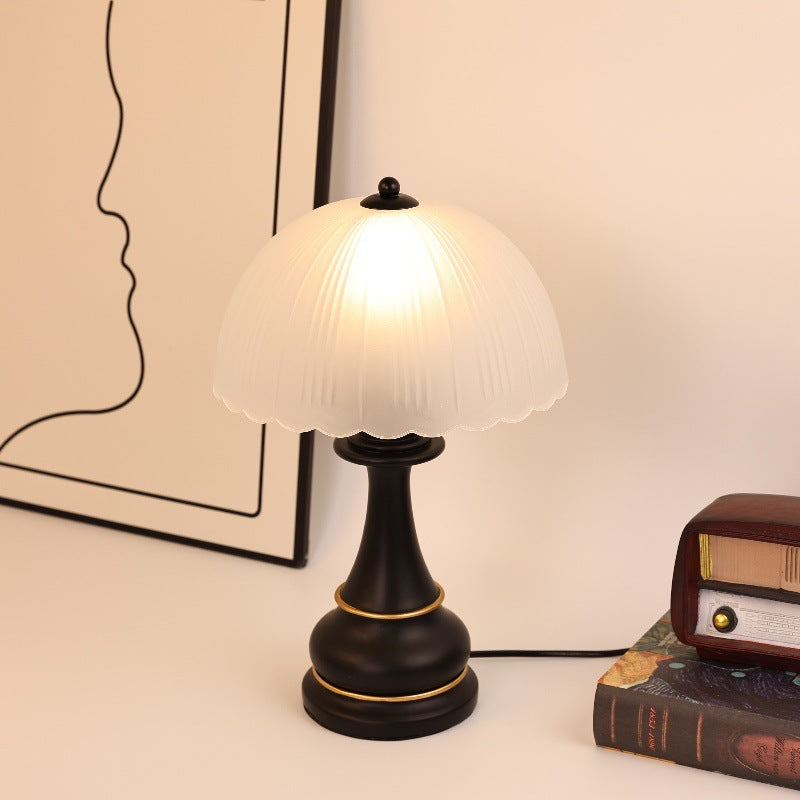 Vintage-inspired glass shade table lamp