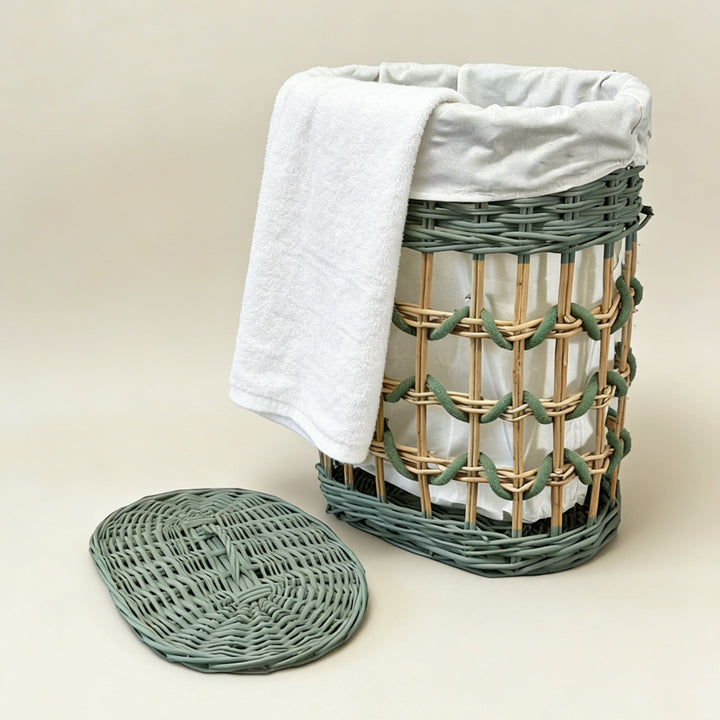 Stylish laundry basket with removable inner lining