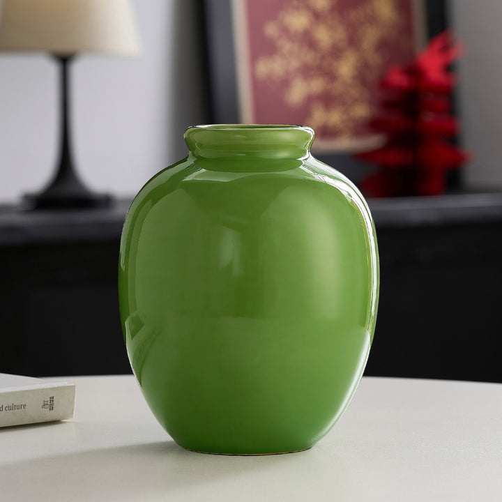 Elegant ceramic vase for stylish living spaces