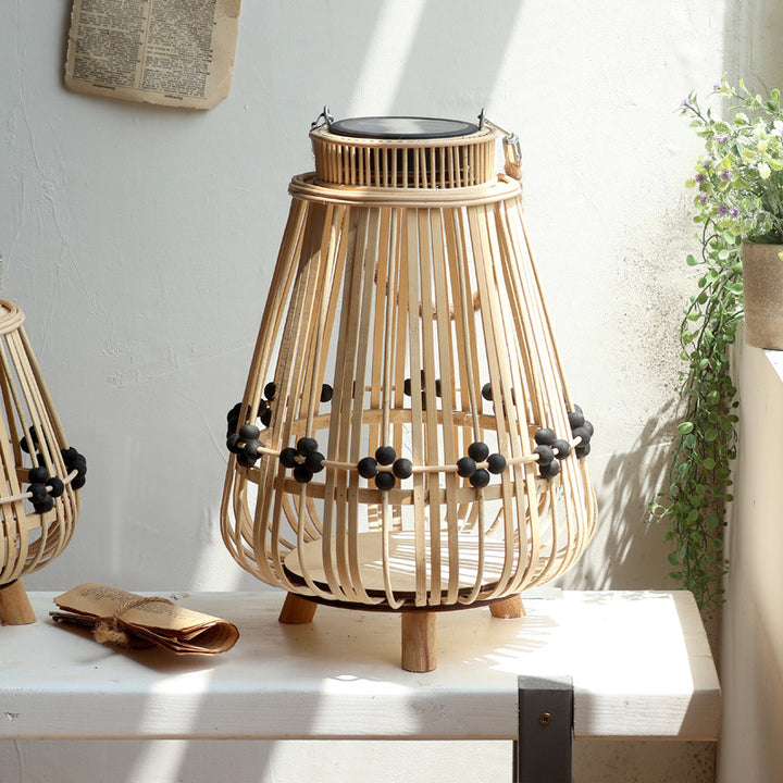 Decorative light source with natural rattan