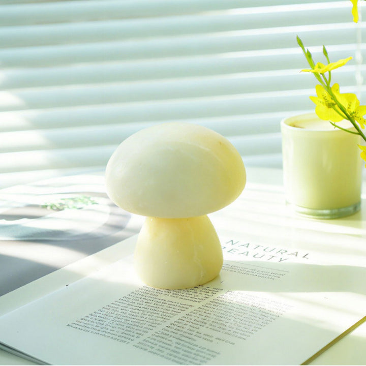 Artistic mushroom-shaped table lamp