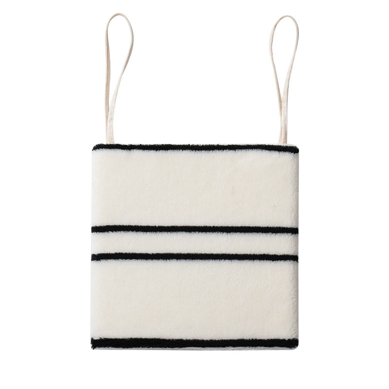 High-pile fleece blanket with contrasting stripes and soft Sherpa surface