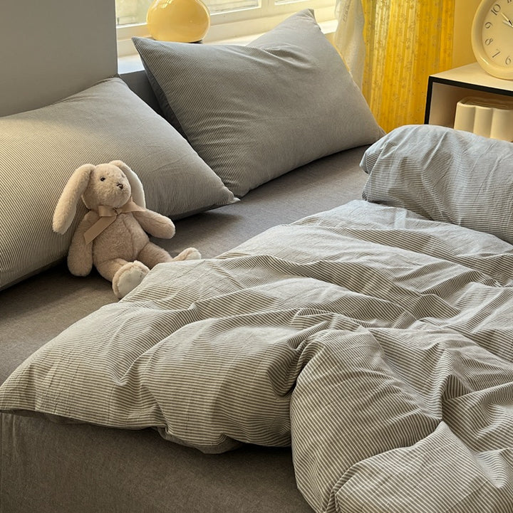 Decorative Comforting Striped Bed Linen Set Avarnia