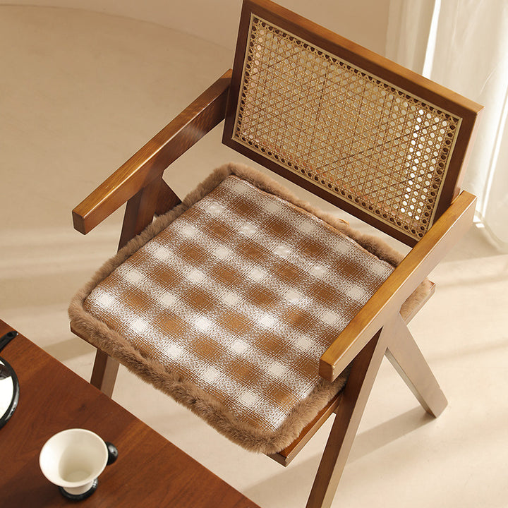 Quilted seat cushion with faux fur edge and thermal insulation
