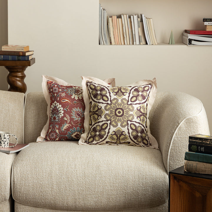 Square decorative cushion with mandala-like jacquard pattern and linen flange